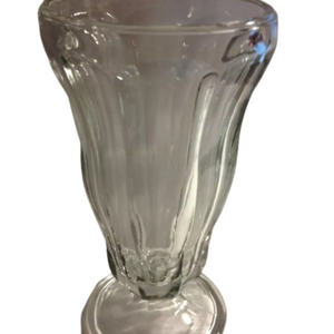 V-Shaped Clear Glass Flower 🌸‎ Vase Home 🏡 Decor